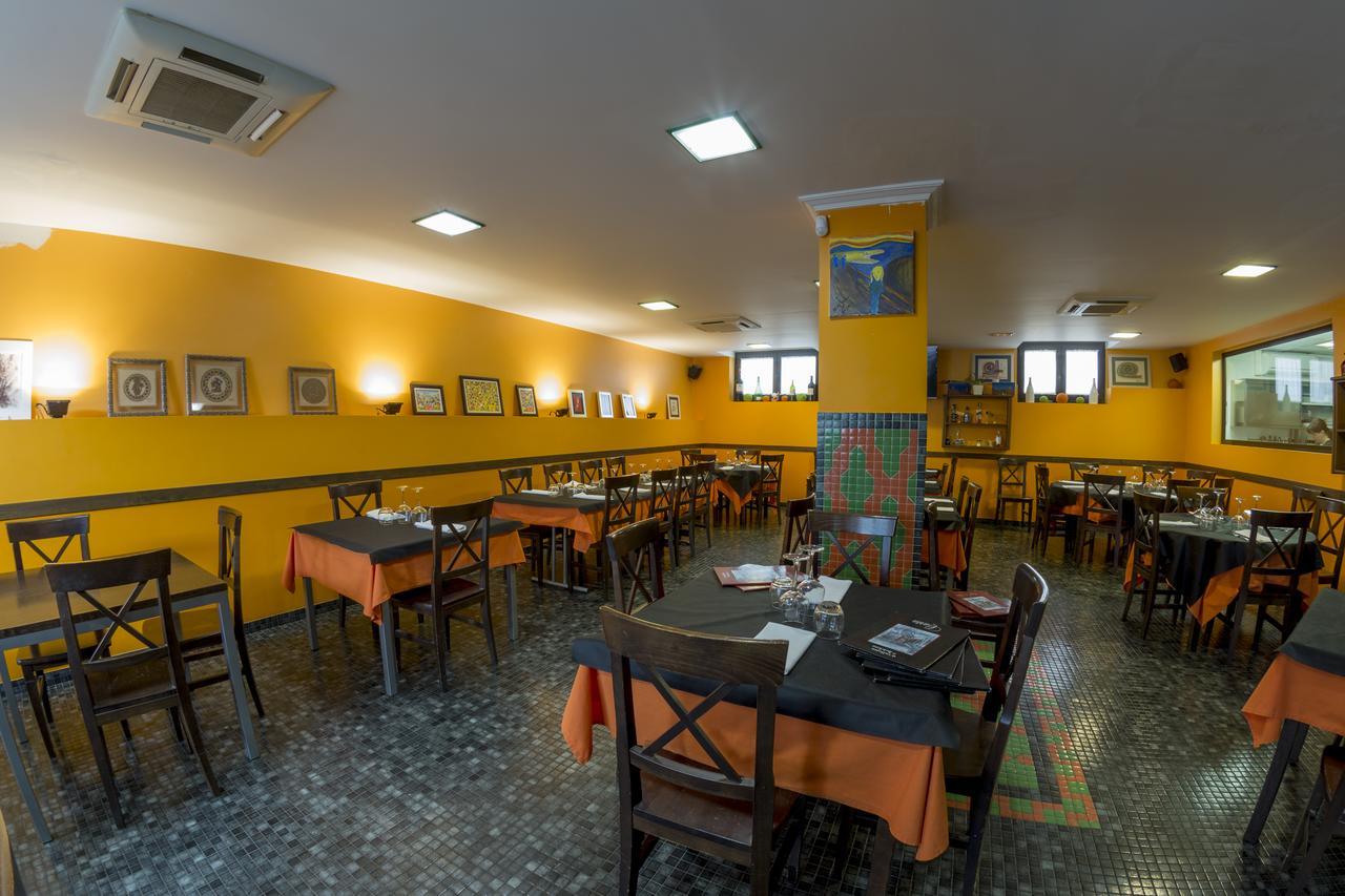 Hotel Asador O Callejón De Belchite Ayerbe Buitenkant foto